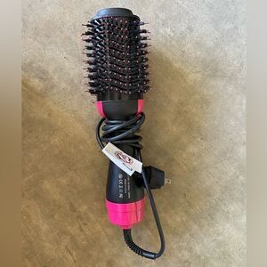 4-in-1 Hair dryer & Volumizer brush All In One